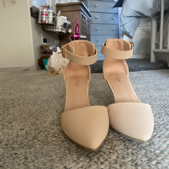 Vostey Heels - Picture 2 of 5